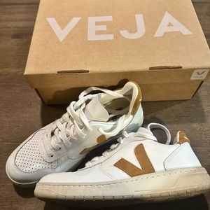 Veja Sneakers V-10